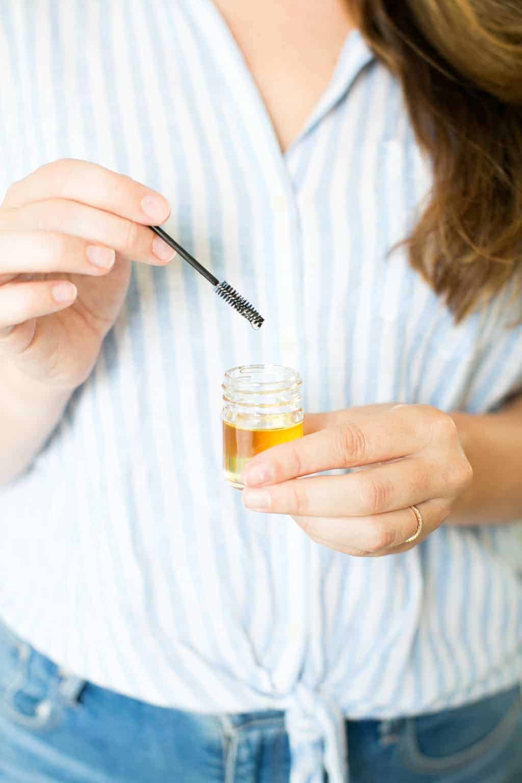 Get Enticing Brows With This DIY Castor Oil Eyebrow Serum